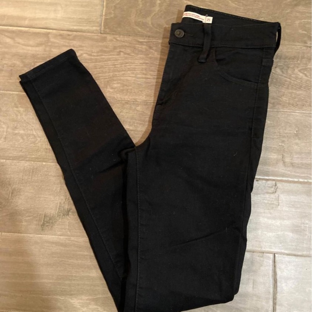 Levi’s Jeans - Picture 2 of 3